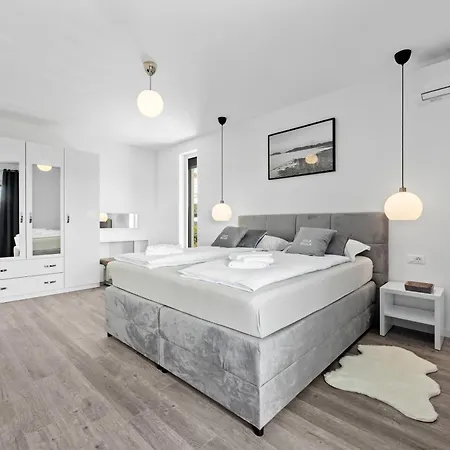 Apartman Belica 1 *